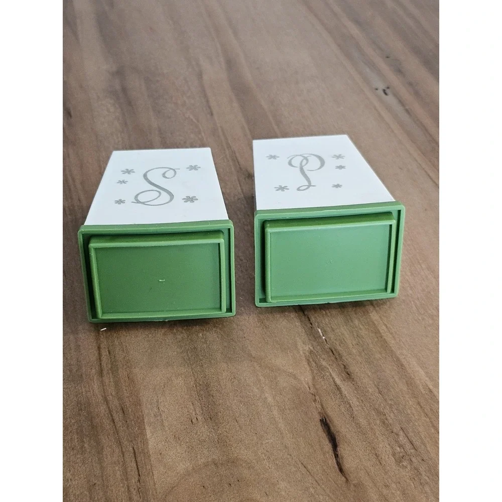 MCM Salt & Pepper Shakers White Gold Green STARBURST 1960s Thousand Trails Promo